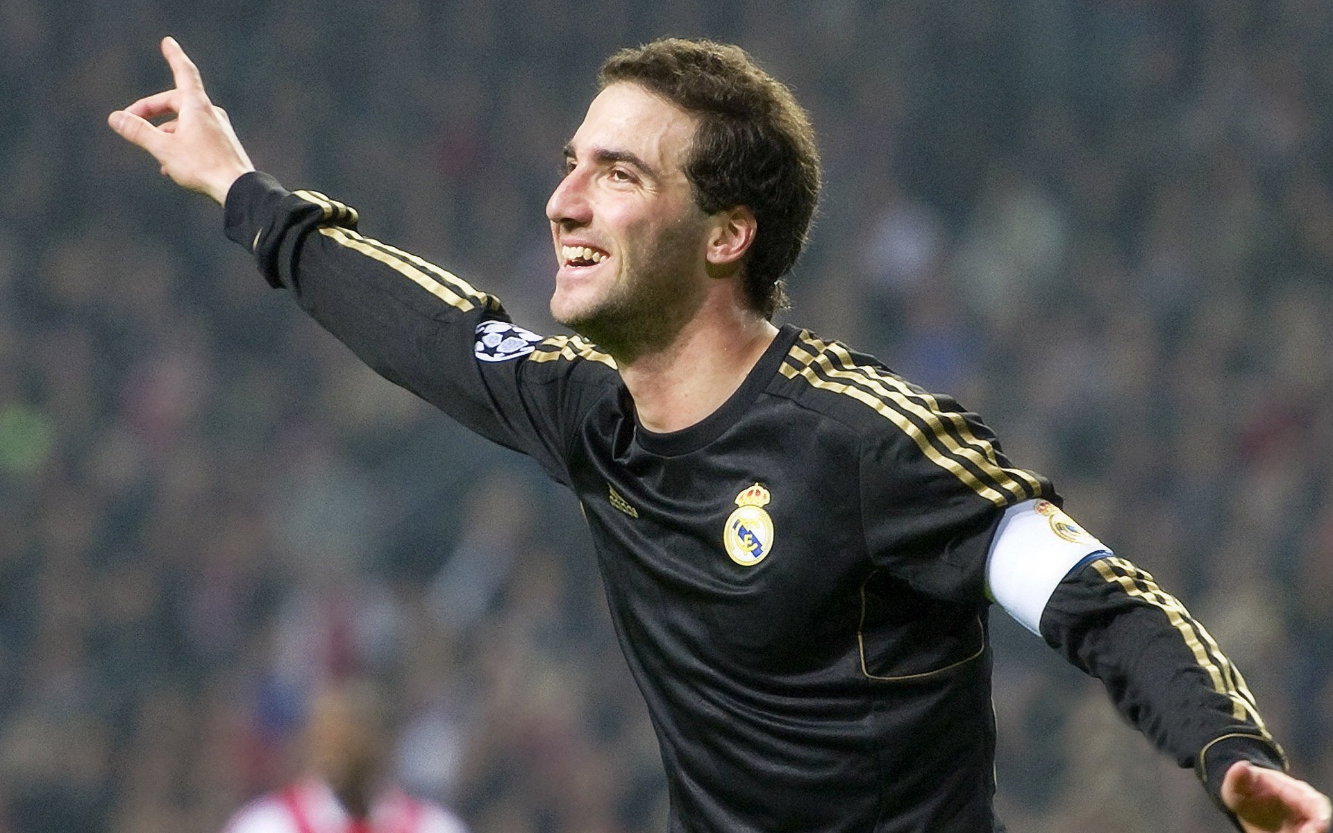 _冠军连续五年夺冠，打破多项纪录_，连夺五届世界冠军