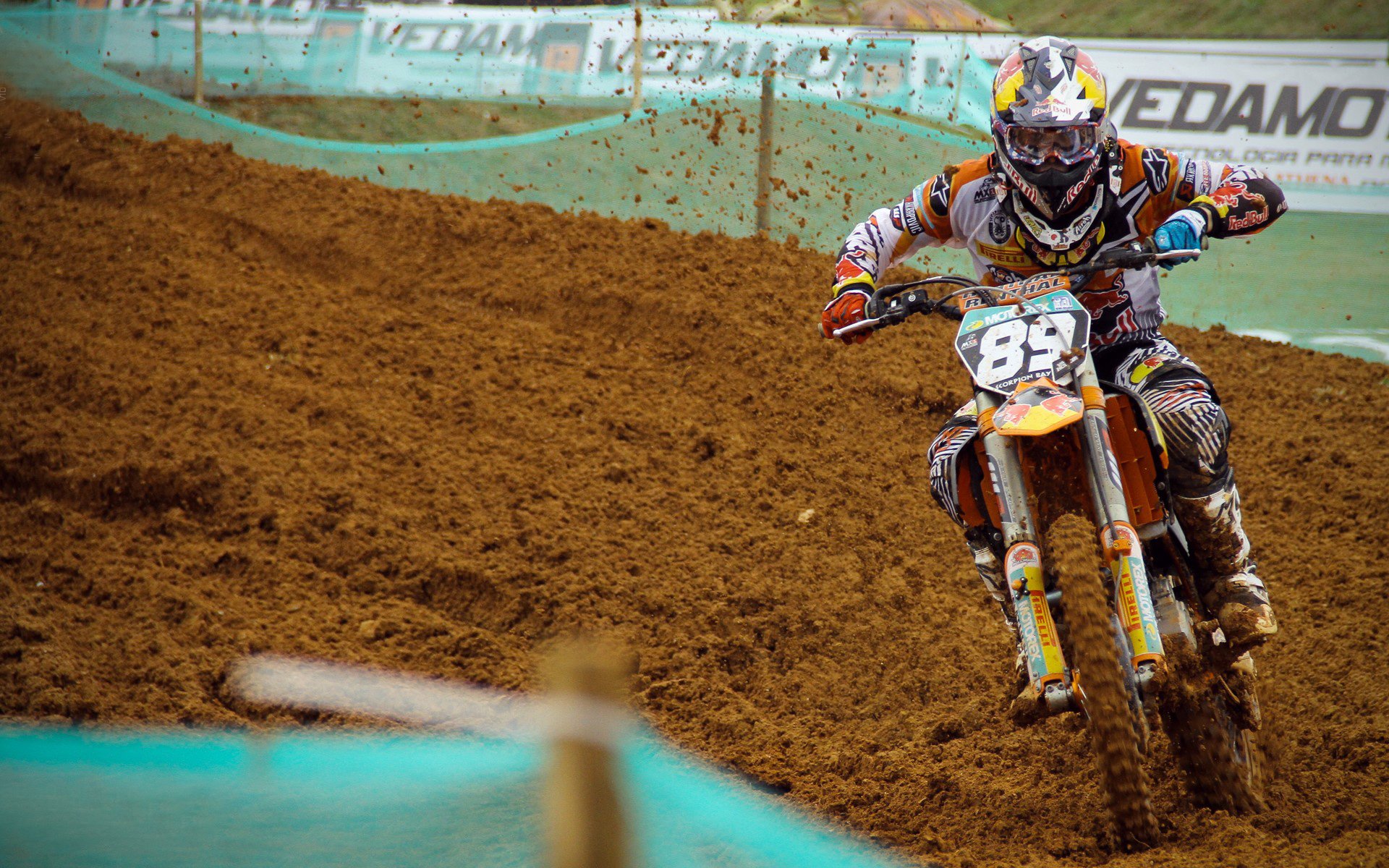 社区热议：球迷热爱的话题与观点争鸣，对球迷的热爱说说